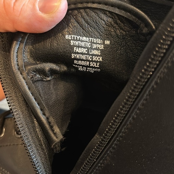 Steve Madden Black Lace-Up Ankle Boots Size 6 - Picture 5 of 7